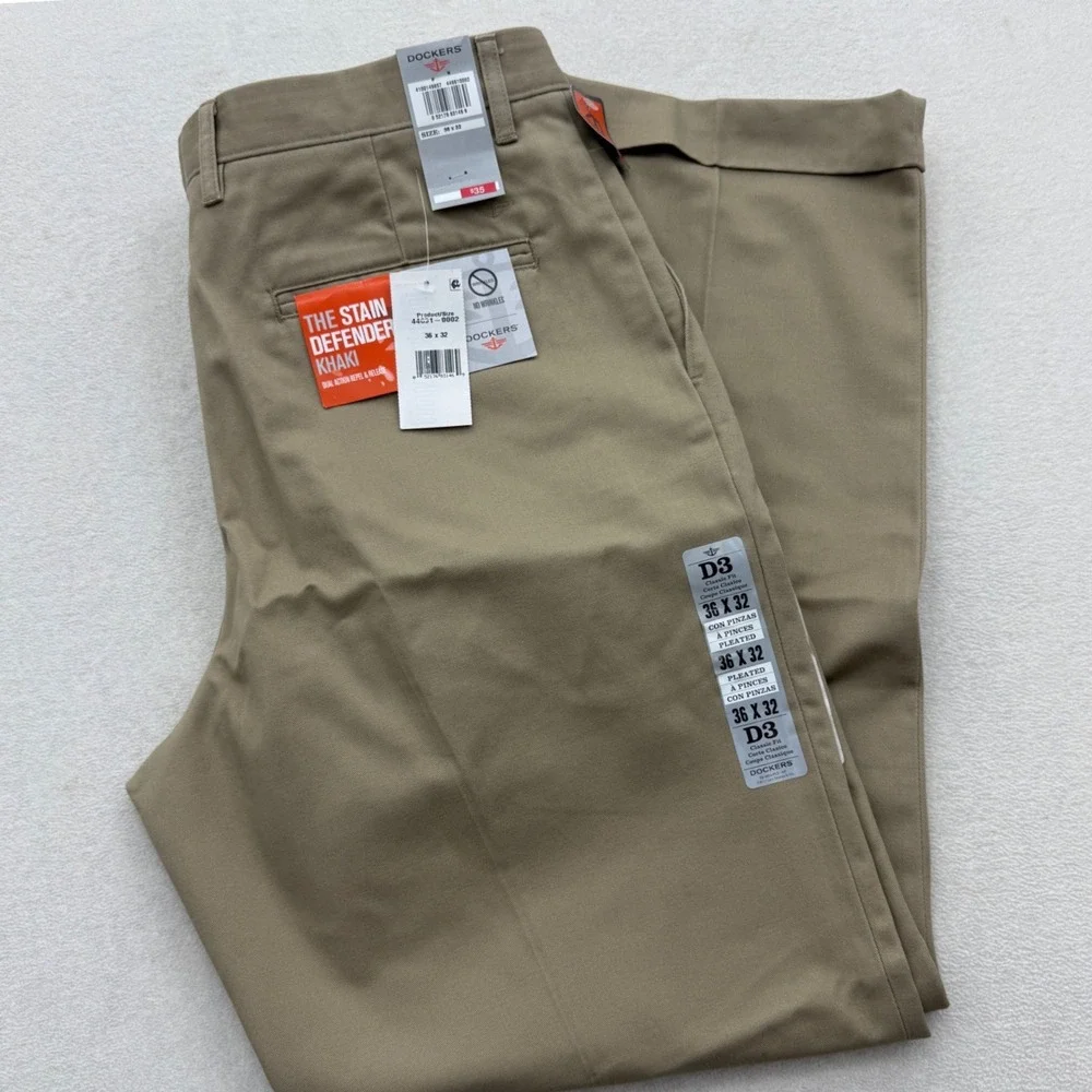 Dockers D3 Classic Fit Khaki Pants Mens 36x32 Tan Pleated Stain Defender‎ NEW